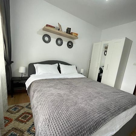 Apartament Cina Husi Экстерьер фото